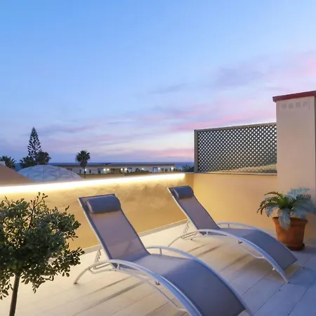 Апартаменти Romana Playa Beachfront *