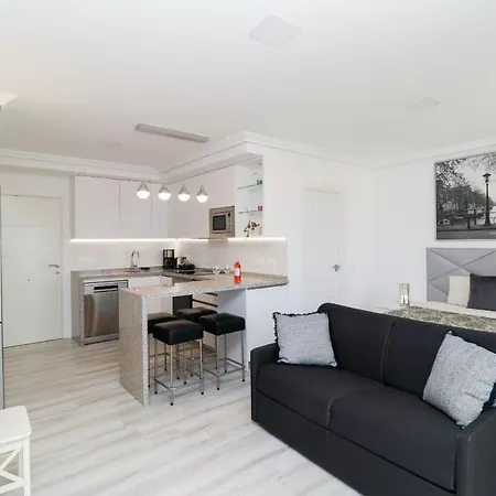 Апартаменти Romana Playa Beachfront *