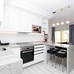 Romana Playa Beachfront Апартаменты Марбелья